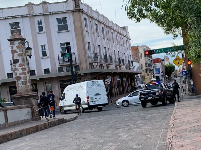 Hombre fallece en la vía pública en el Centro Histórico de Querétaro