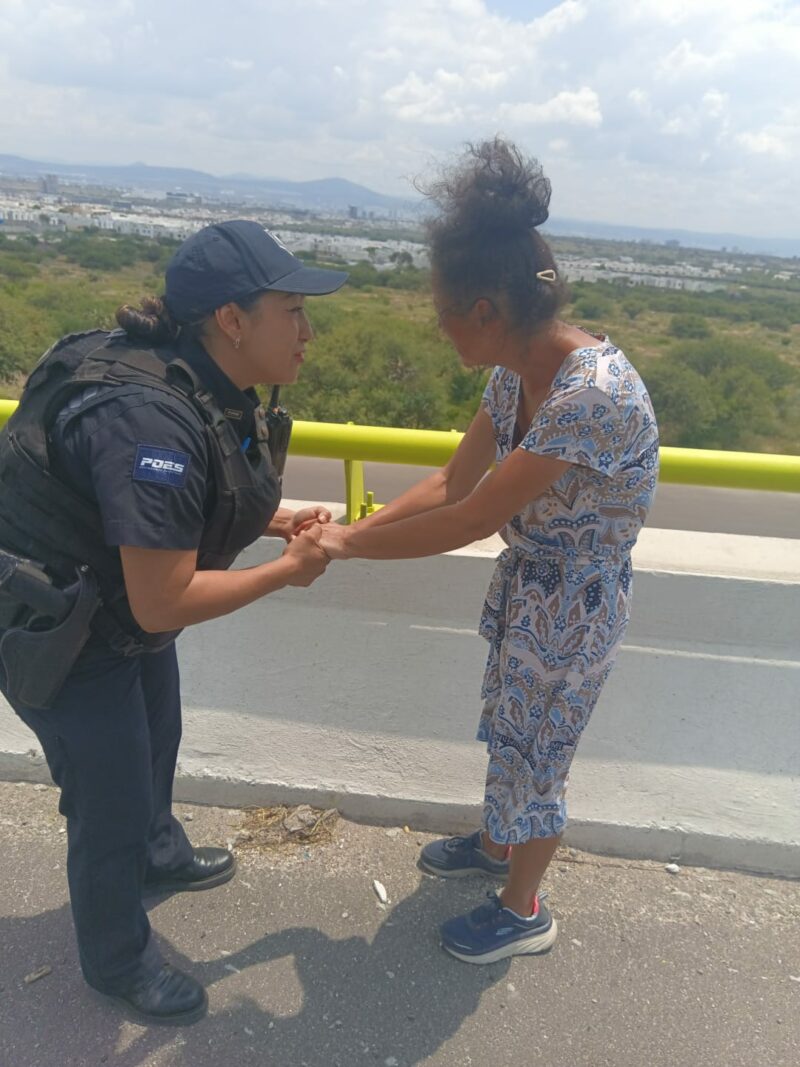 Policía Estatal de Querétaro localiza a mujer con Protocolo Alba activo y la entrega a su familia