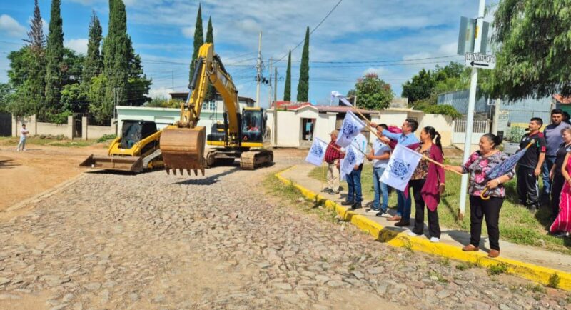 Inicia rehabilitación de calles en Charco Blanco, Corregidora
