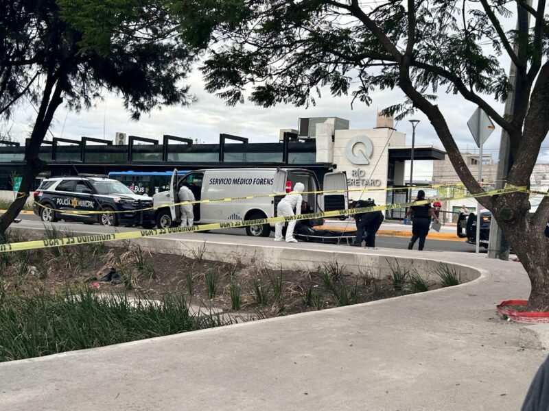 Hombre muere tras recibir descarga eléctrica y caer desde seis metros en Paseo 5 de Febrero