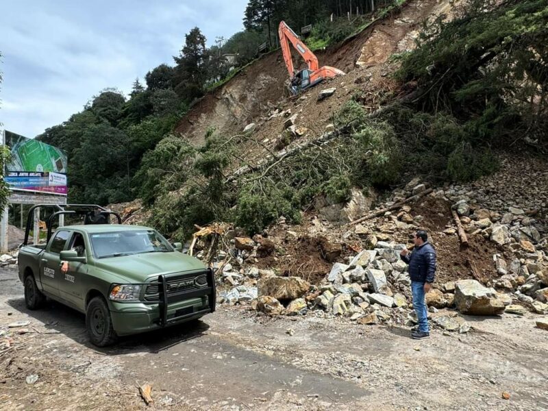 La carretera a Pinal de Amoles será reabierta el jueves tras derrumbe