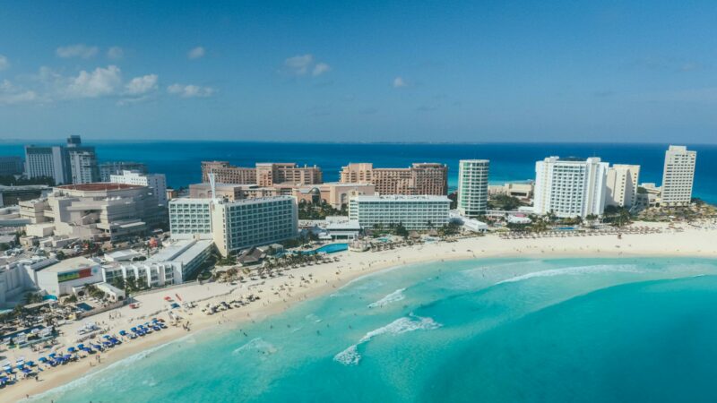 Sectur reporta 48.9 millones de turistas en hoteles durante los primeros siete meses de 2024