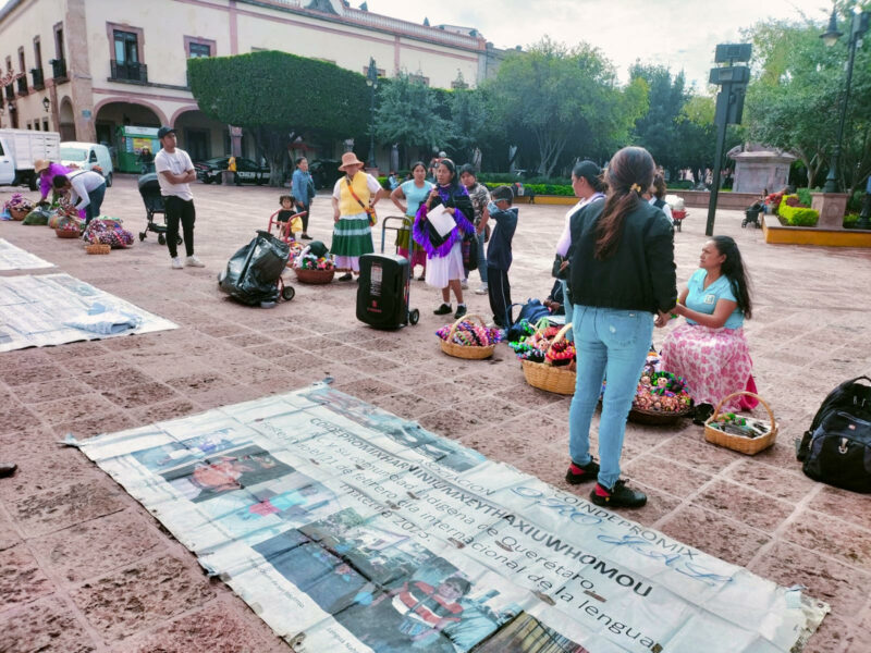 Artesanos se manifiestan en Plaza de Armas exigiendo espacios para vender sus productos