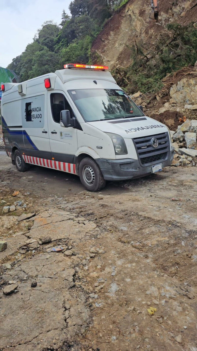 Continúan trabajos de emergencia tras deslave en la carretera San Juan del Río – Xilitla