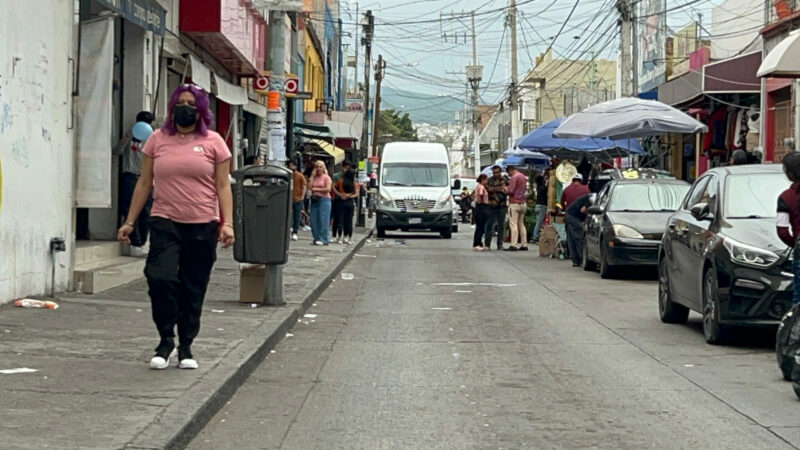 Trabajador muere prensado por un elevador en comercio de Querétaro