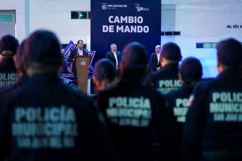 Roberto Cabrera presenta a Orlando Chávez Landaverde como nuevo titular de la SSPM en San Juan del Río