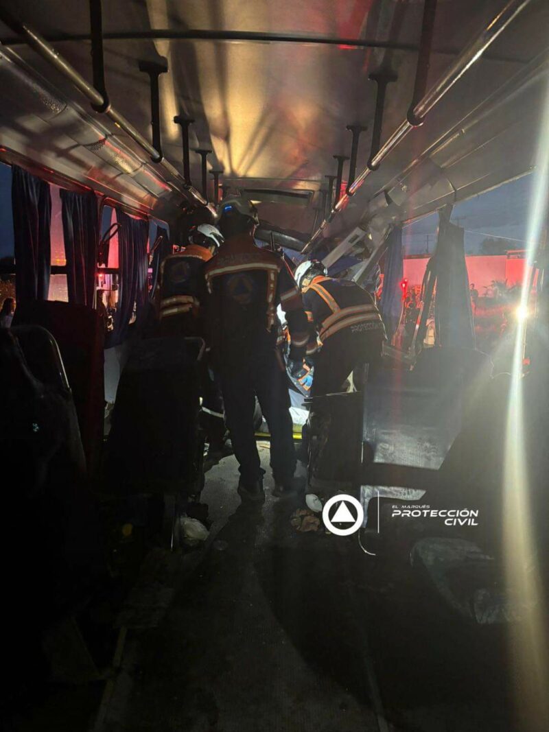 Atiende el IMSS a siete lesionados tras accidente en el Marqués; uno en estado grave