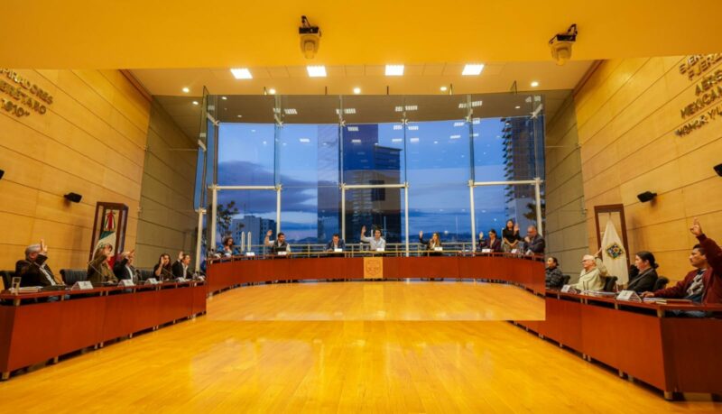 Ayuntamiento de Querétaro aprueba calendario de sesiones ordinarias y presenta informe del DIF