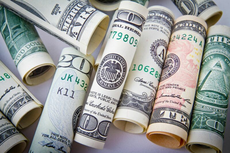 El Peso Mexicano avanza más de 1% ante la debilidad del Dólar