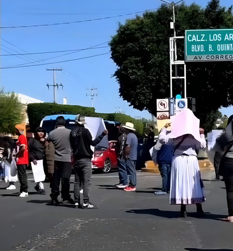 Manifestaciones paralizan el transporte público en Querétaro, afectando a miles de usuarios