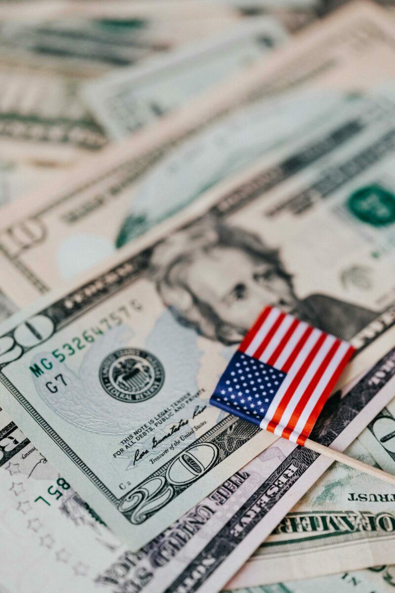 Dólar cierra la semana al alza, peso mexicano pierde terreno