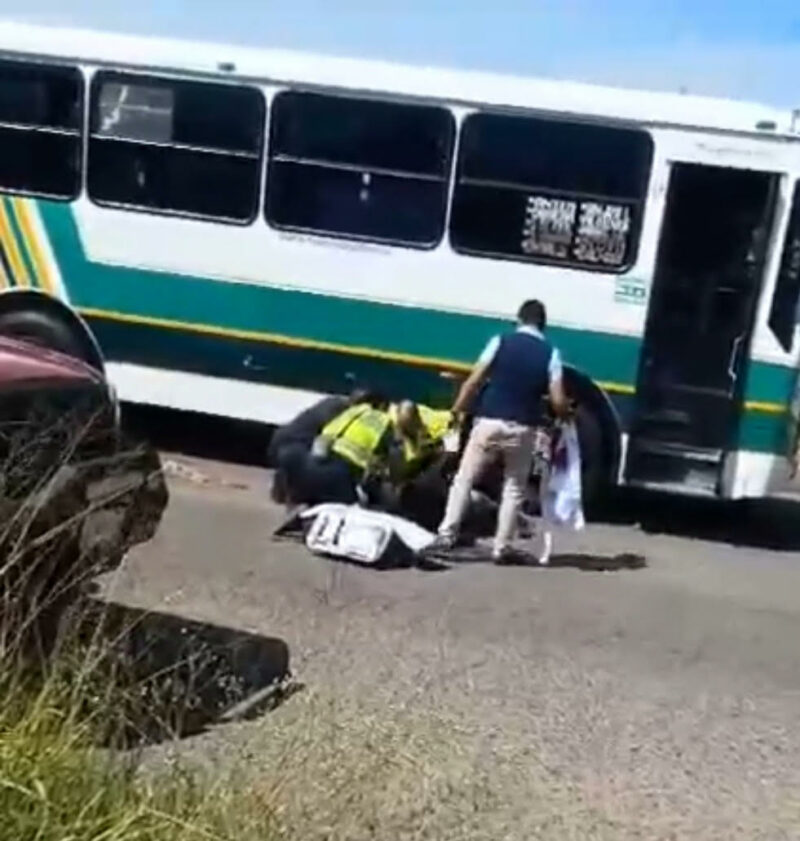 Hombre en situación de calle resulta gravemente herido al ser atropellado por un camión de transporte público en Querétaro