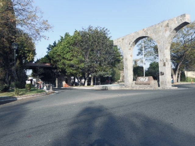 Violento asalto en Fracc. San Gil en San Juan del Río deja vigilante herido