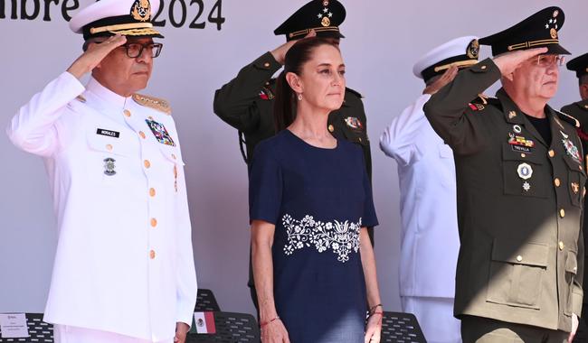 Sheinbaum destaca el papel de la Armada en el desarrollo de México y anuncia ampliación del puerto de Manzanillo