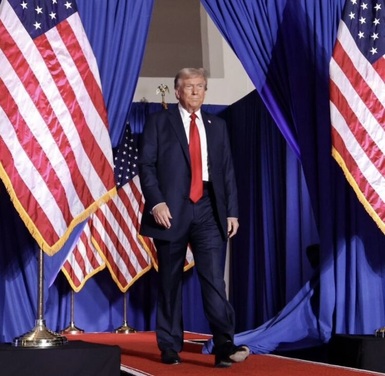 Donald Trump anuncia aranceles del 25% a México y Canadá