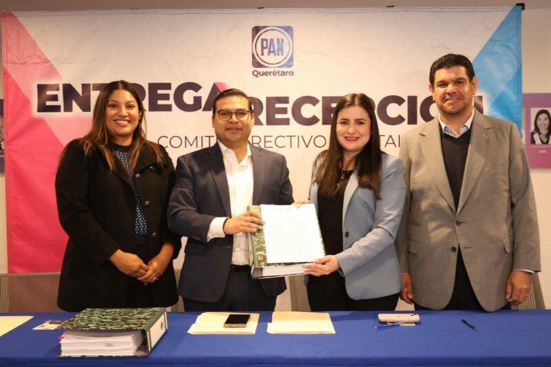 Leonor Mejía entrega la dirigencia del PAN a Martín Arango en Querétaro