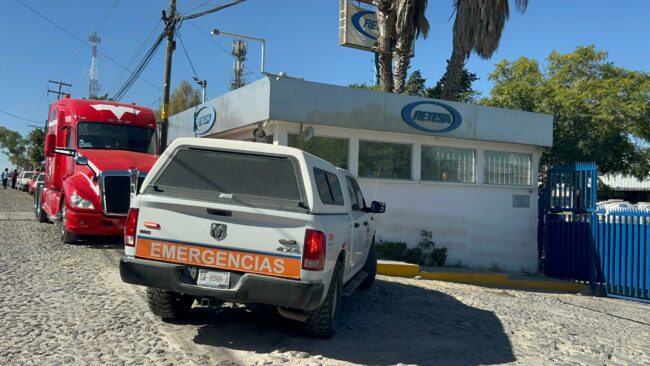 Tragedia en Corregidora: Dos trabajadores pierden la vida en accidente al interior de autotanque