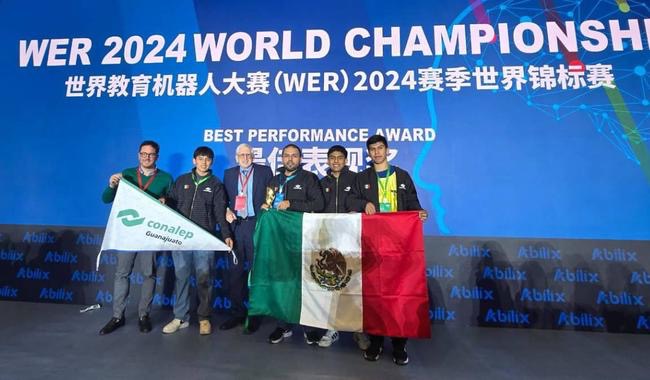 Jóvenes mexicanos conquistan el mundo de la robótica: Conalep brilla en Shanghái