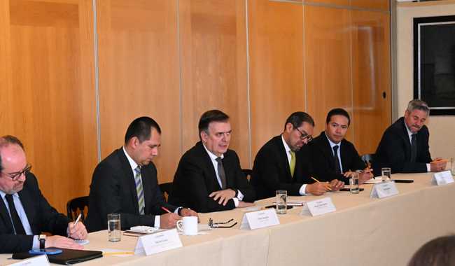 Ebrard se reúne con líderes automotrices para fortalecer la industria y el T-MEC