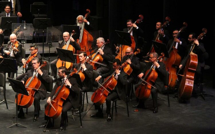 La OFEQ te invita a un viaje nostálgico por el rock y el pop sinfónico en el Teatro Metropolitano