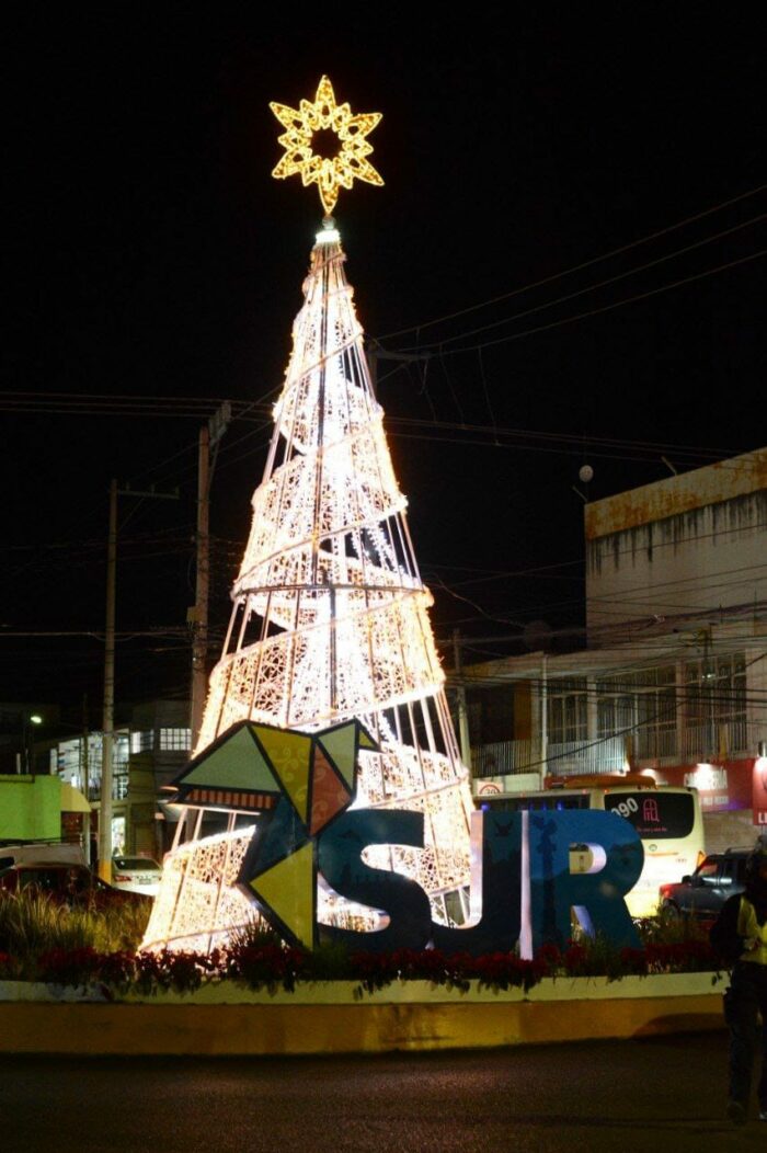 San Juan del Río se ilumina con alegría: Encendido del Árbol Navideño reúne a miles de familias