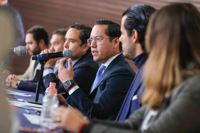 Chepe Guerrero impulsa la digitalización de trámites y servicios en Corregidora