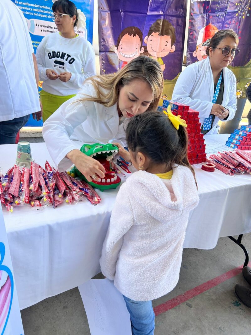 Jalpan de Serra sonríe más: Feria de Salud Bucal beneficia a población migrante