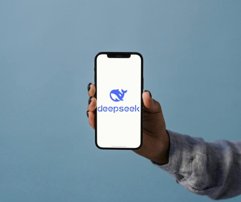 DeepSeek La IA china gratuita ¿Será el nuevo gigante de la IA que desafía a ChatGPT y Gemini?