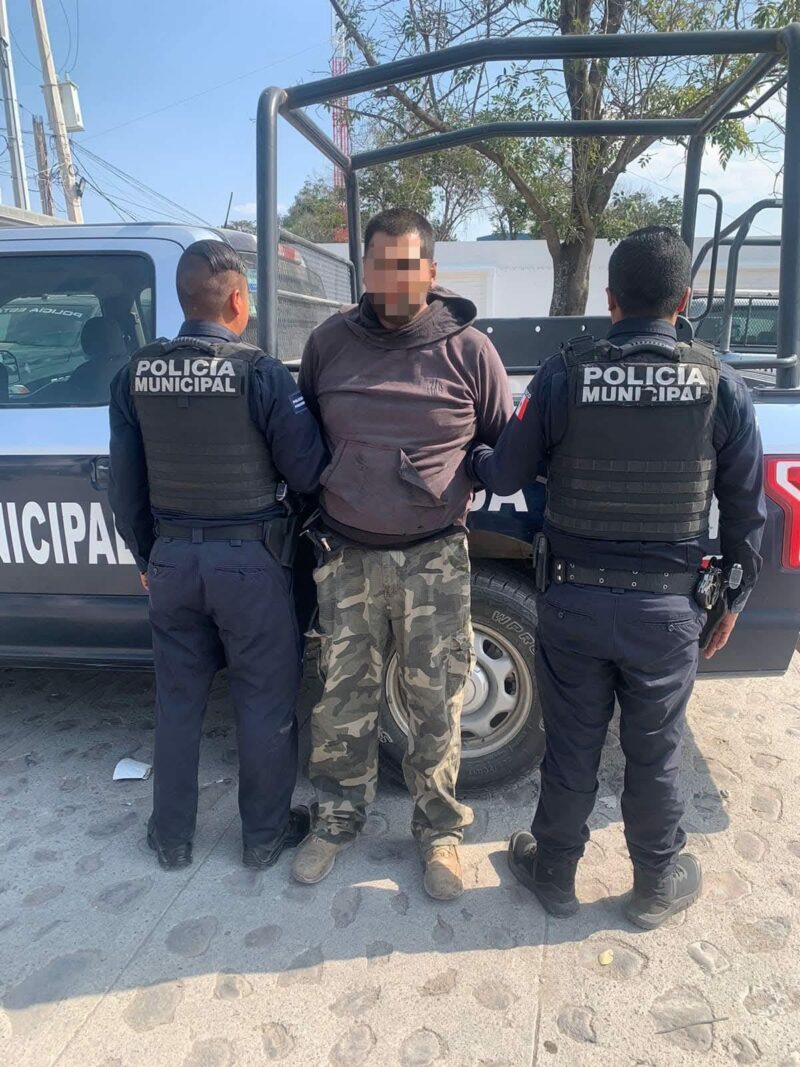 Rápida acción policial detiene a presunto asaltante en Pedro Escobedo
