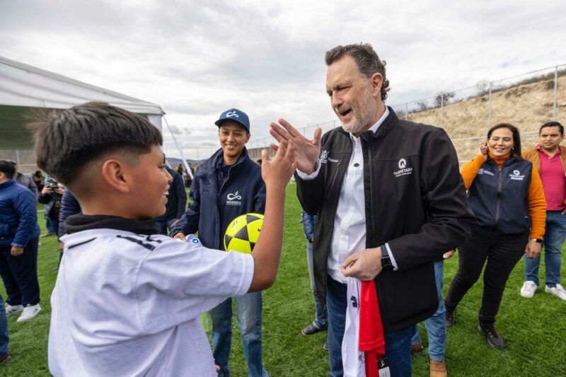 Mauricio Kuri impulsa el deporte en Querétaro con nueva cancha en Peñamiller