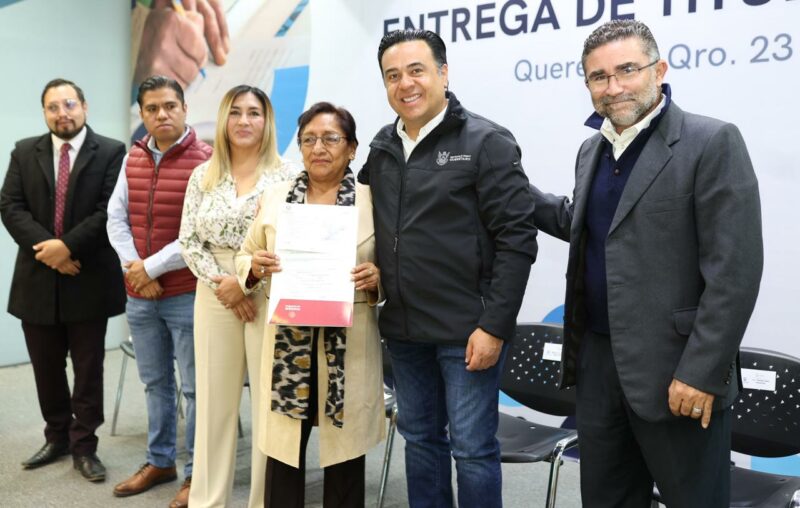 Gobierno estatal otorga certeza jurídica a 142 familias obtienen títulos de propiedad en Bosques de Bellavista