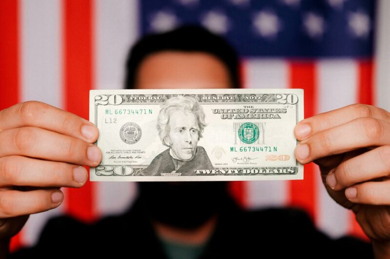 Dólar $20.27 inicia con calma el segundo mandato de Trump el peso mexicano muestra estabilidad