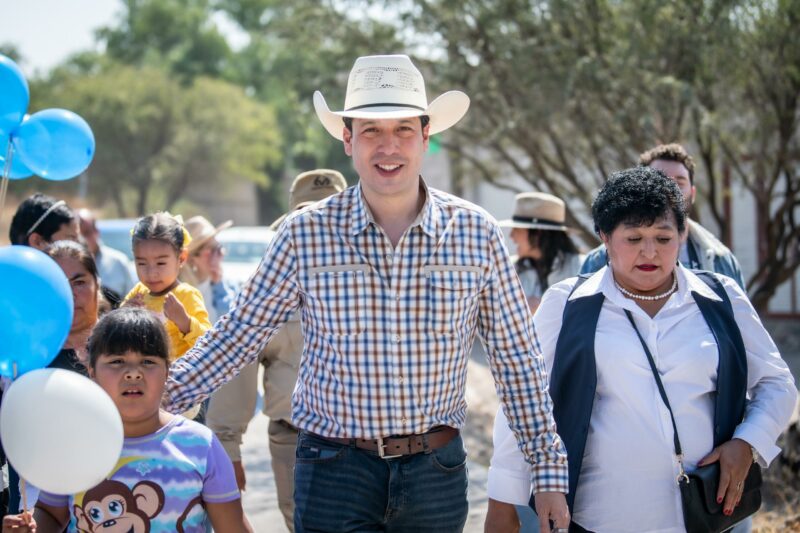 Rodrigo Monsalvo entrega obras de mejora la calidad de vida de sus habitantes en el Marqués