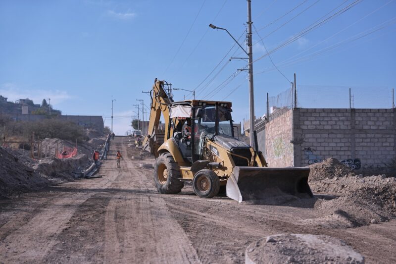 Felifer Macías supervisa urbanización de calles en Epigmenio González
