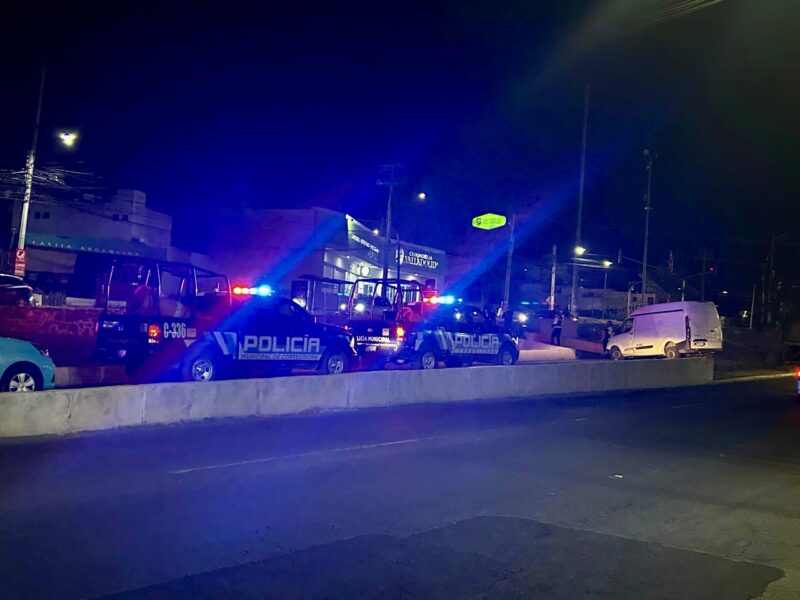 Intento de robo violento a camioneta de paquetería en Candiles