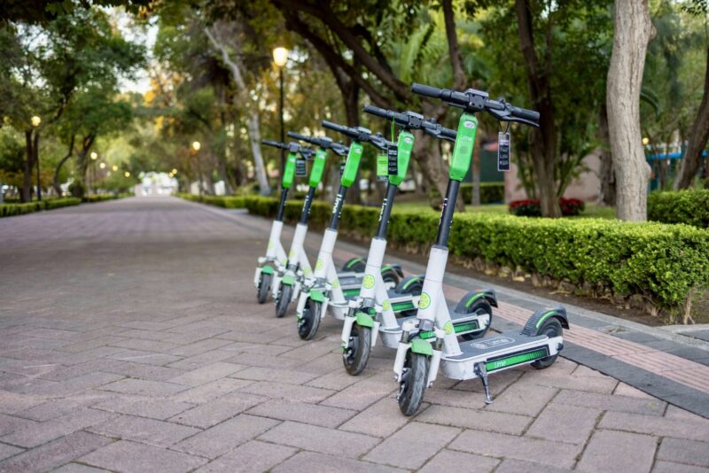 Scooters eléctricos ya circulan por el Centro Histórico de Querétaro