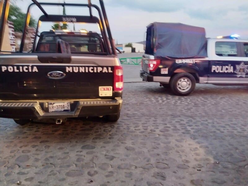 Ejecutan a balazos a hombre dentro de su vehículo en San Juan del Río