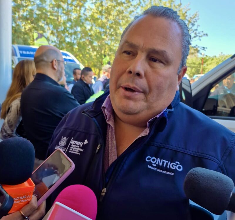 Hundimiento en Avenida Universidad desvía seis rutas de transporte en Querétaro