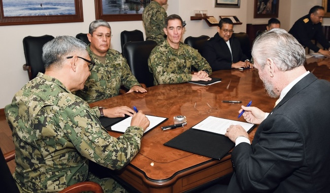 Marina y Sea Shepherd Firman convenio para la protección del medio ambiente marino