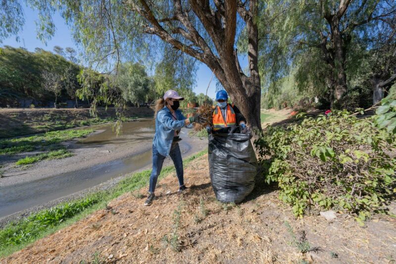 En el Marqués 300 voluntarios limpian el Río Querétaro un esfuerzo conjunto por el medio ambiente