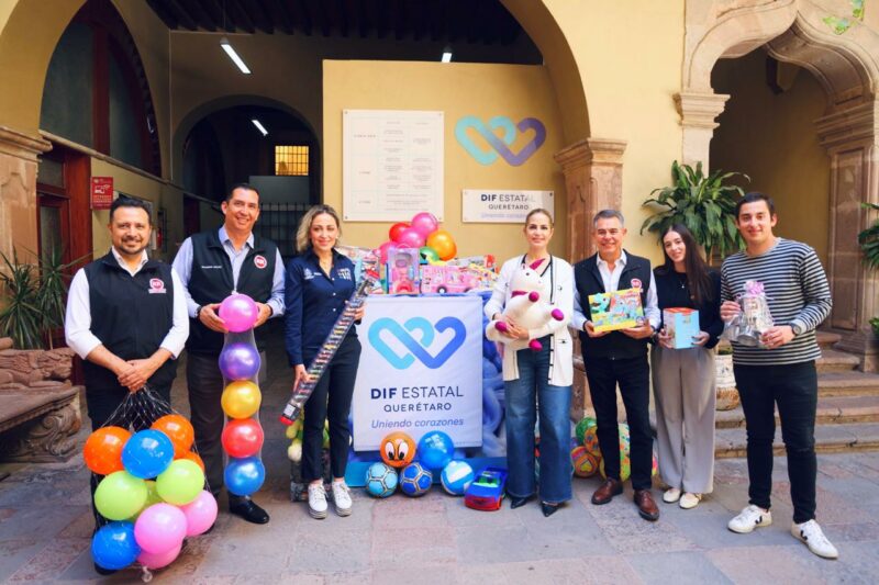 Car Herrera recibe donativos de juguetes para niños vulnerables