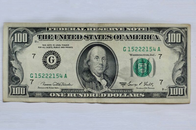 Peso mexicano se fortalece ante el dólar a pesar de tensiones comerciales $20.29 pesos por dólar