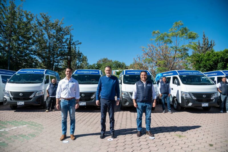 Querétaro entrega nuevas unidades de transporte escolar para miles de estudiantes