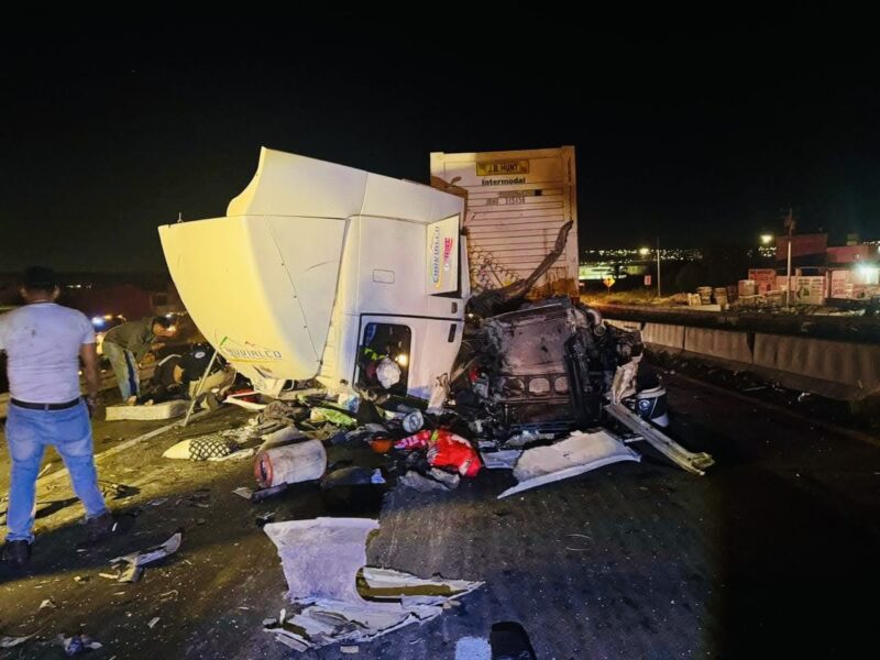 Accidente de tráiler en la Querétaro-San Luis deja un herido