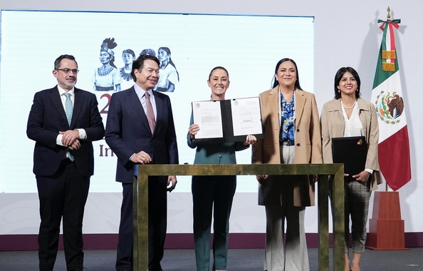Sheinbaum firma decreto Maíz mexicano libre de transgénicos
