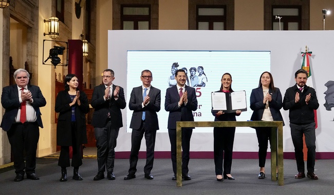 Sheinbaum firma decreto para créditos impagables de FOVISSSTE beneficiando a 400 mil familias