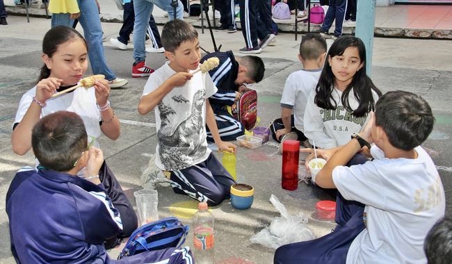 Salud en las aulas inician lineamientos para alimentación sana en 262 mil escuelas mexicanas