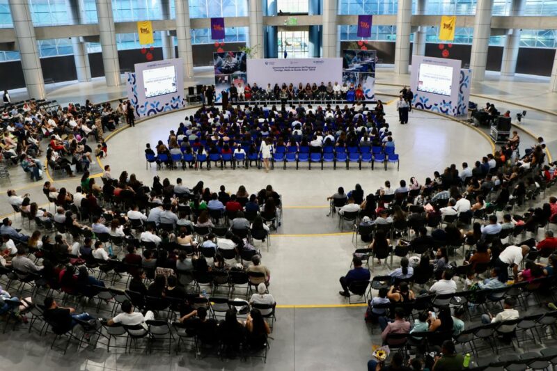 Superación total 1,705 Queretanos cumplen sueño de bachillerato con programa “Contigo”