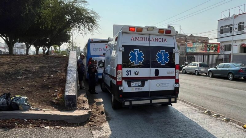Tragedia en Qrobus accidente en Avenida de la Luz deja a madre e hijo heridos