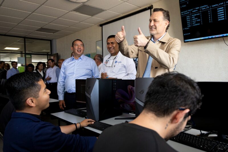 Equipamiento de primera Gobernador Kuri supervisa laboratorios modernos en Tecnológico de San Juan del Río